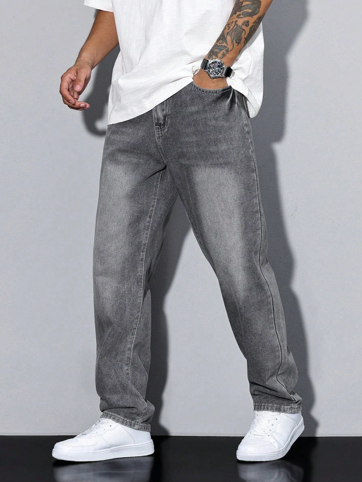 Men's Relaxed Fit Button-Up Straight Jeans